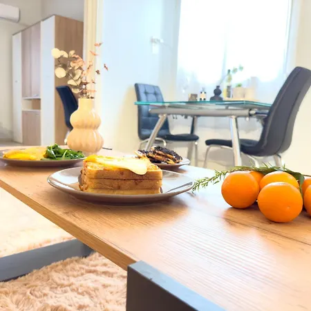 Cozy With Yard & Charm In Apartment Athens