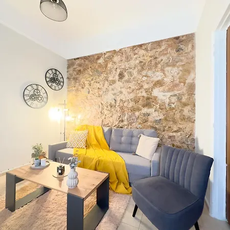 Cozy With Yard & Charm In *