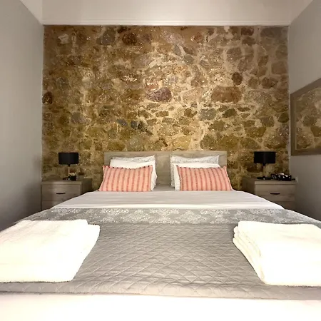 Cozy With Yard & Charm In Athens