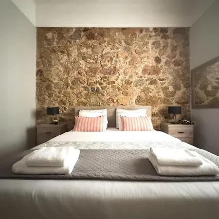 Cozy With Yard & Charm In Apartment *