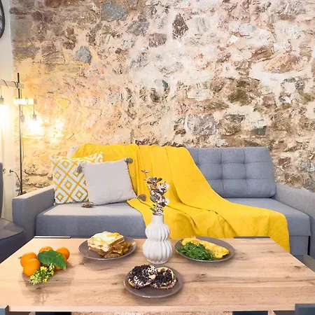 Cozy With Yard & Charm In Apartment Athens