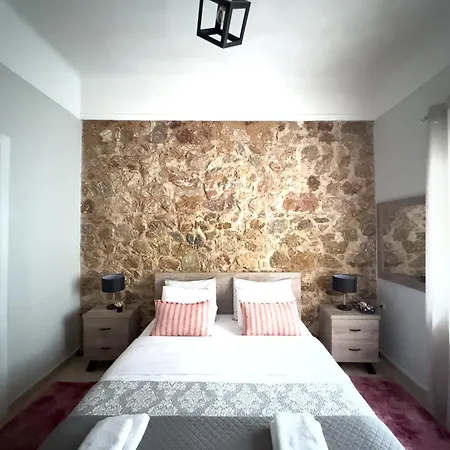 Cozy With Yard & Charm In Apartment *