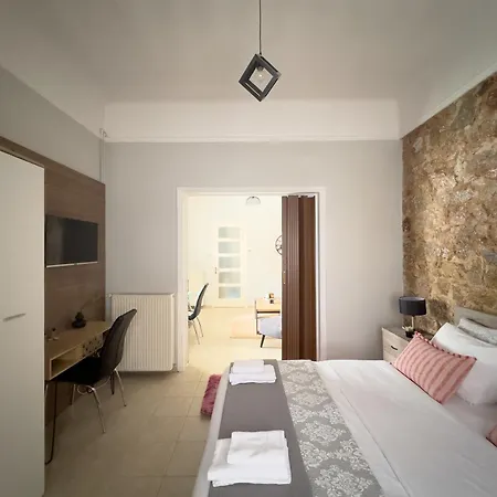 Cozy With Yard & Charm In Apartment Athens