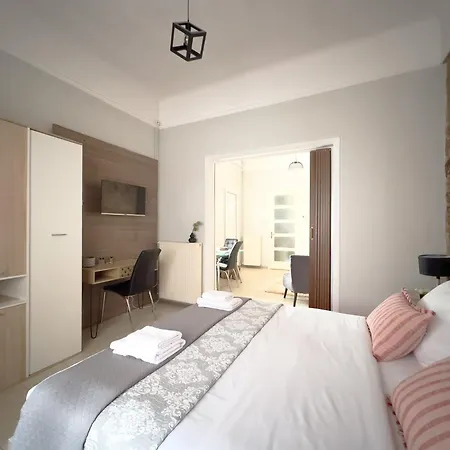 Cozy With Yard & Charm In Apartment *